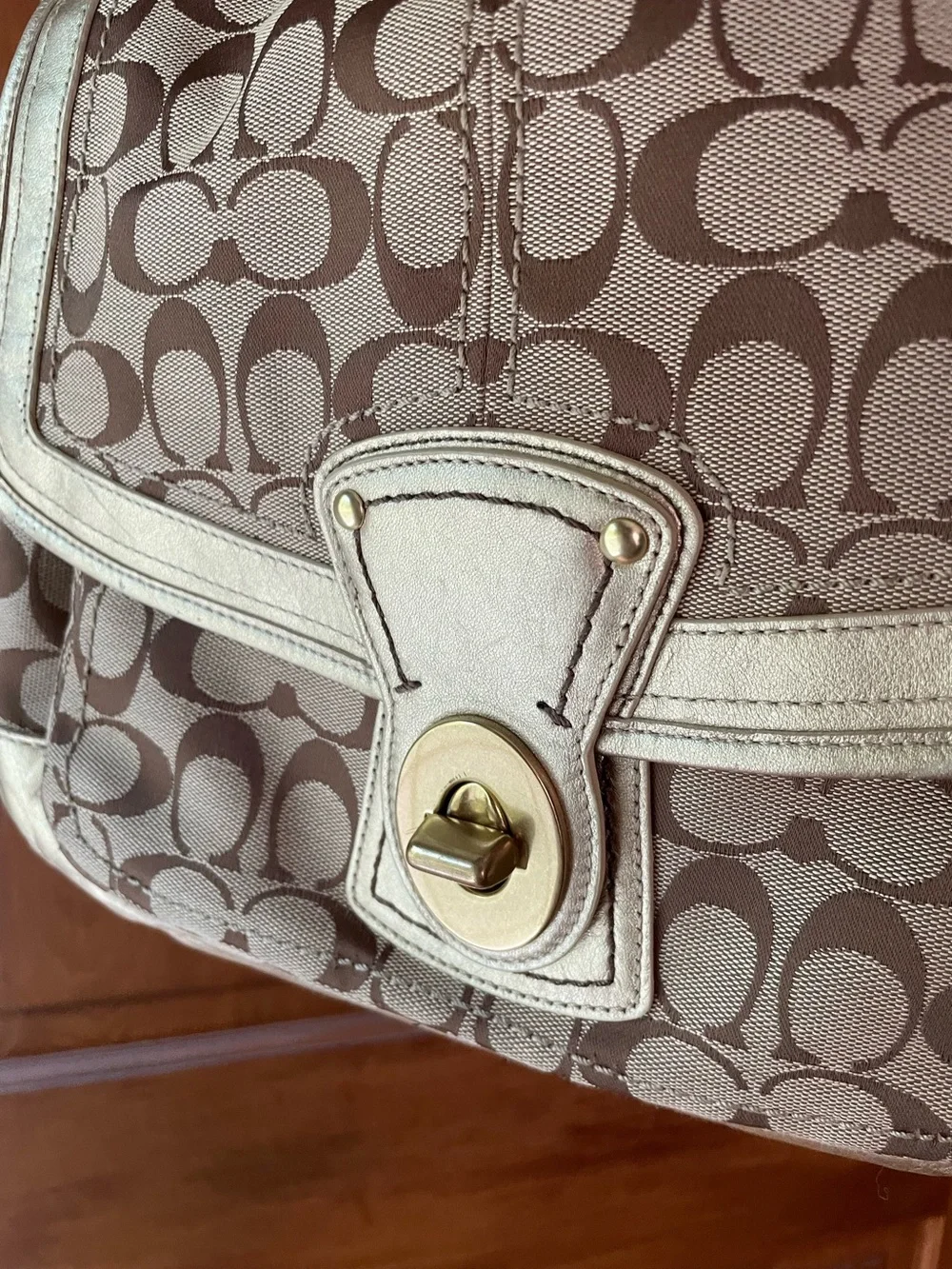 🥭Coach Ali legacy satchel🥭